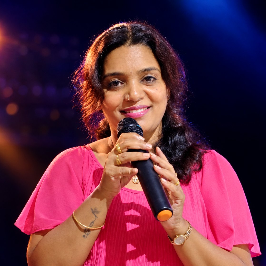 Tamil-singer-in-Bangalore Multilingual singer